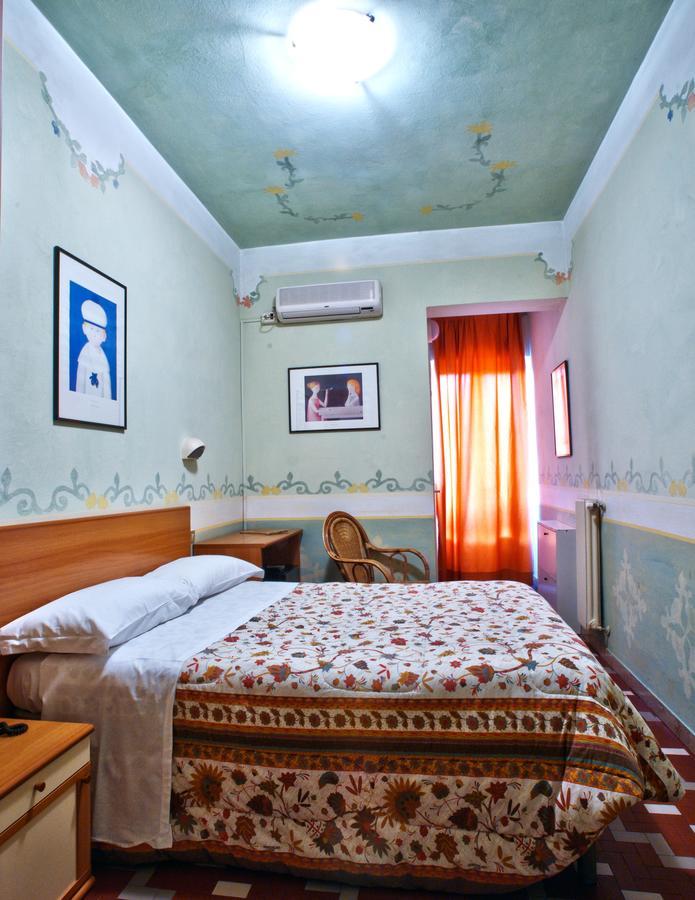 Hotel Luciana Marina di Massa Buitenkant foto