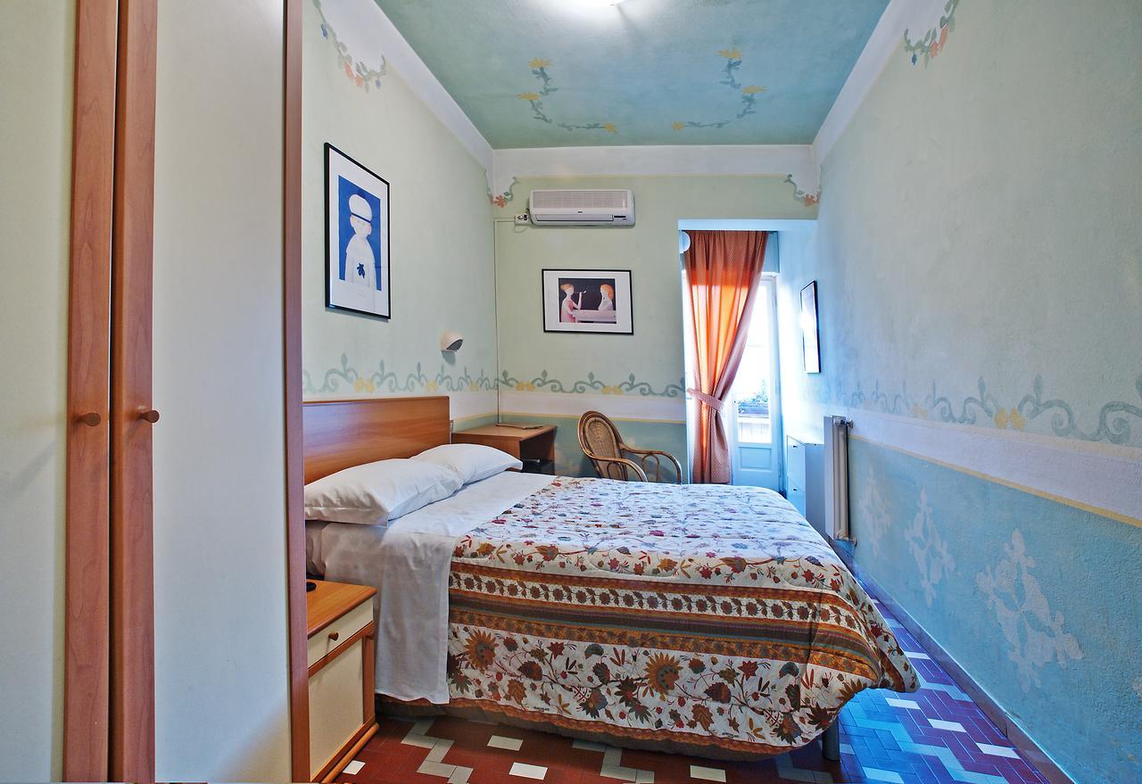 Hotel Luciana Marina di Massa Buitenkant foto
